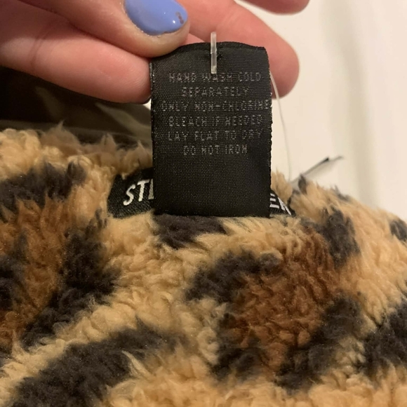 Steve Madden NWT Fleece Lined Pocket Scarf Wrap Snap Close Animal Print OS New - Picture 8 of 11